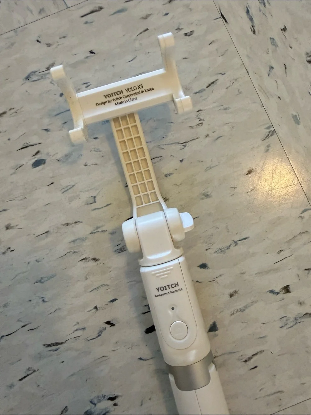 Yoitch White Foldable Selfie Stick with Remote